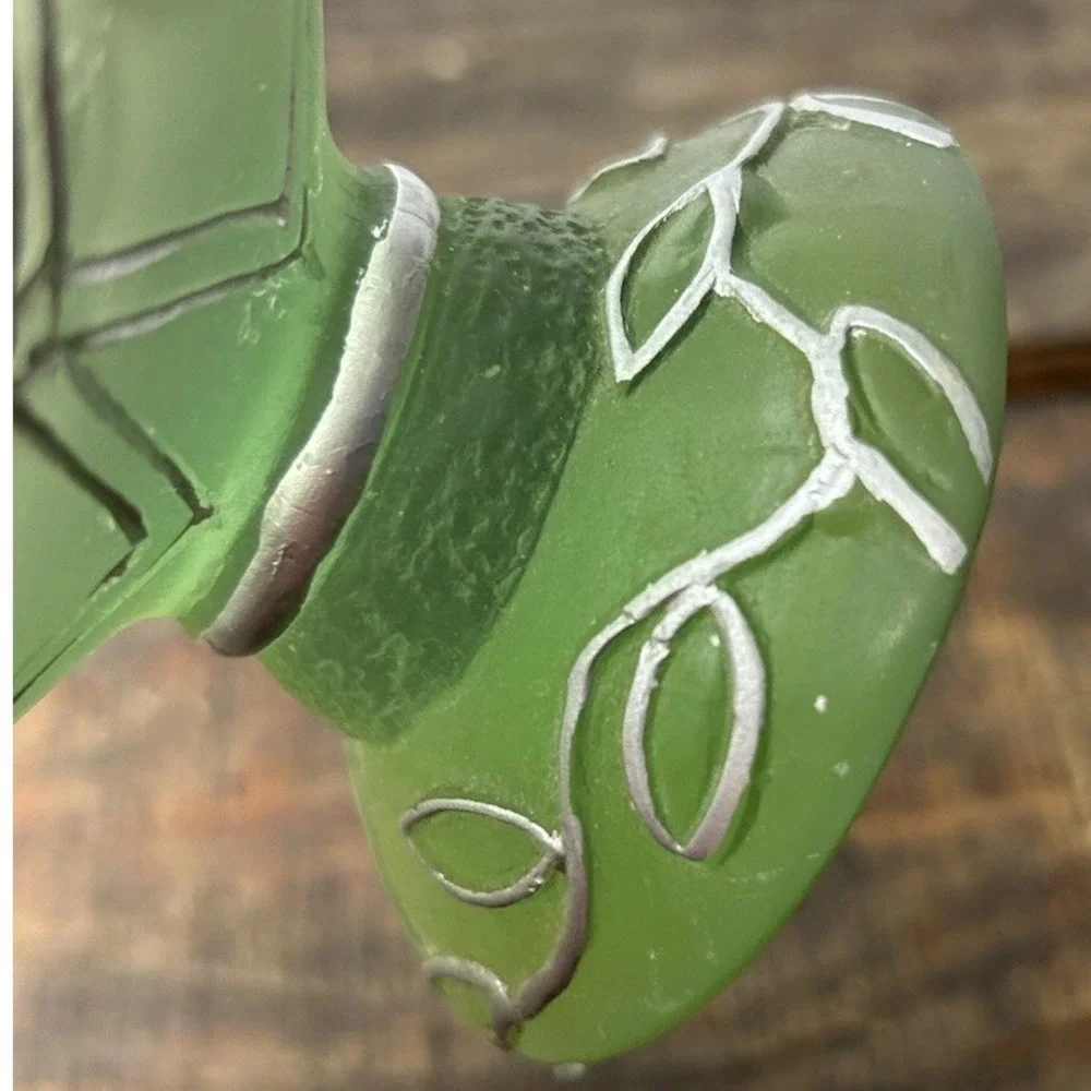 Wamsutta Monique Frosted Green Glass Pedestal Soap Dish Scroll Leaf